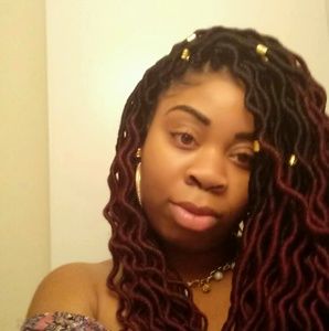 Meet your Posher, Dee